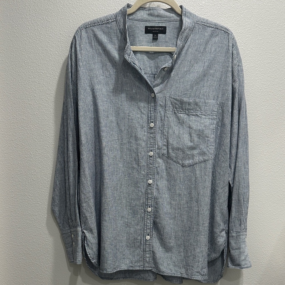 Banana Republic Women's Blue Striped Button-Down Shirt